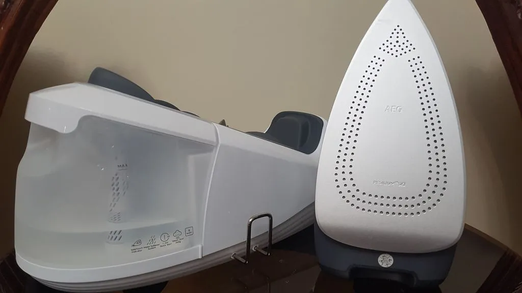 اتو مخزن دار آاگ St6-1-8eg