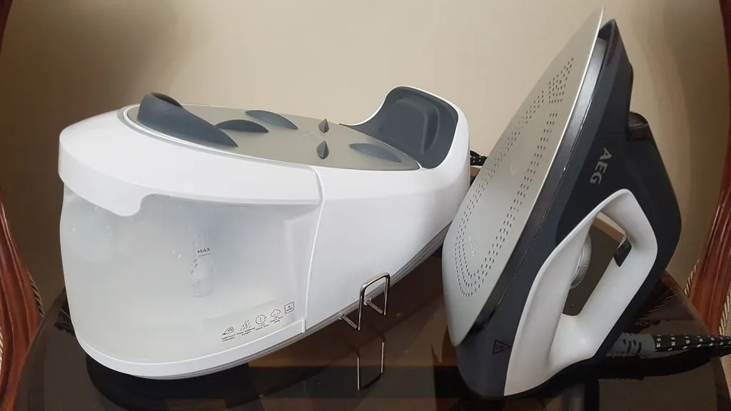 اتو مخزن دار آاگ St6-1-8eg