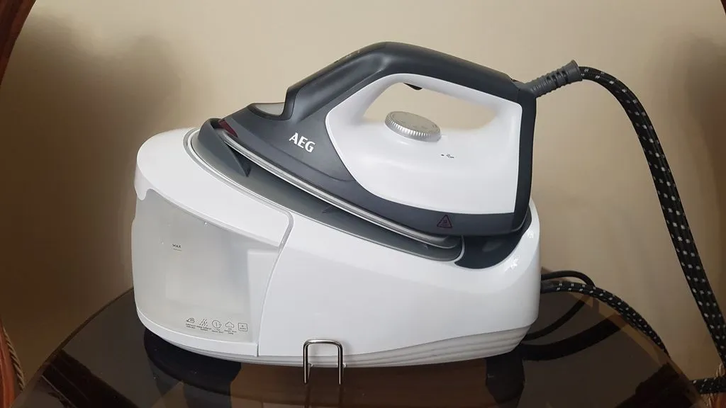 اتو مخزن دار آاگ St6-1-8eg